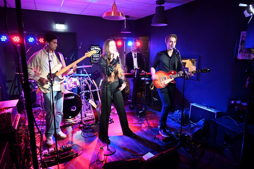 ../Images/10 jaar Ro's Barbershop 007.jpg